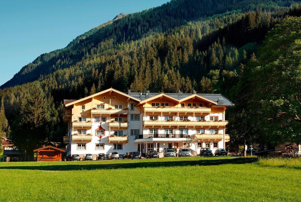 Hotel Grundlhof Bramberg am Wildkogel Room photo