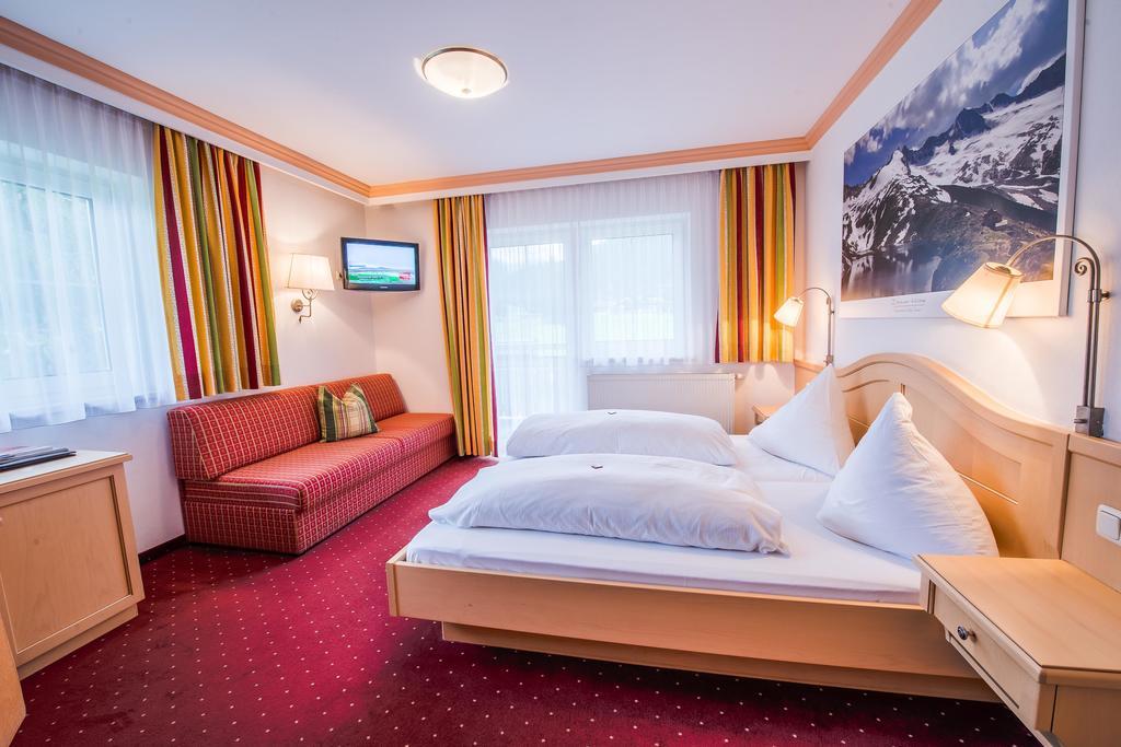 Hotel Grundlhof Bramberg am Wildkogel Exterior photo
